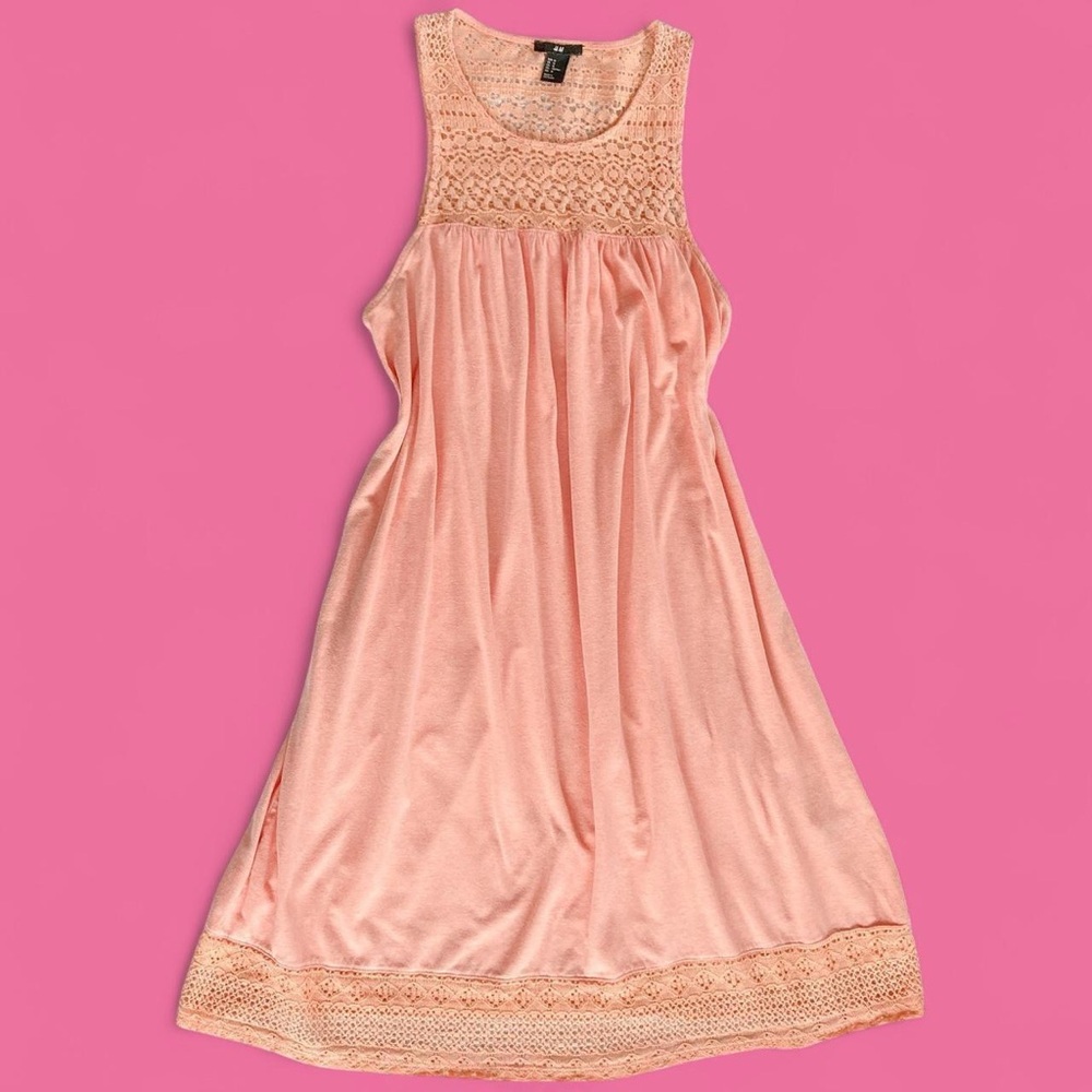 🌸 H&M Babydoll dress. Midi length, crochet detail. Medium